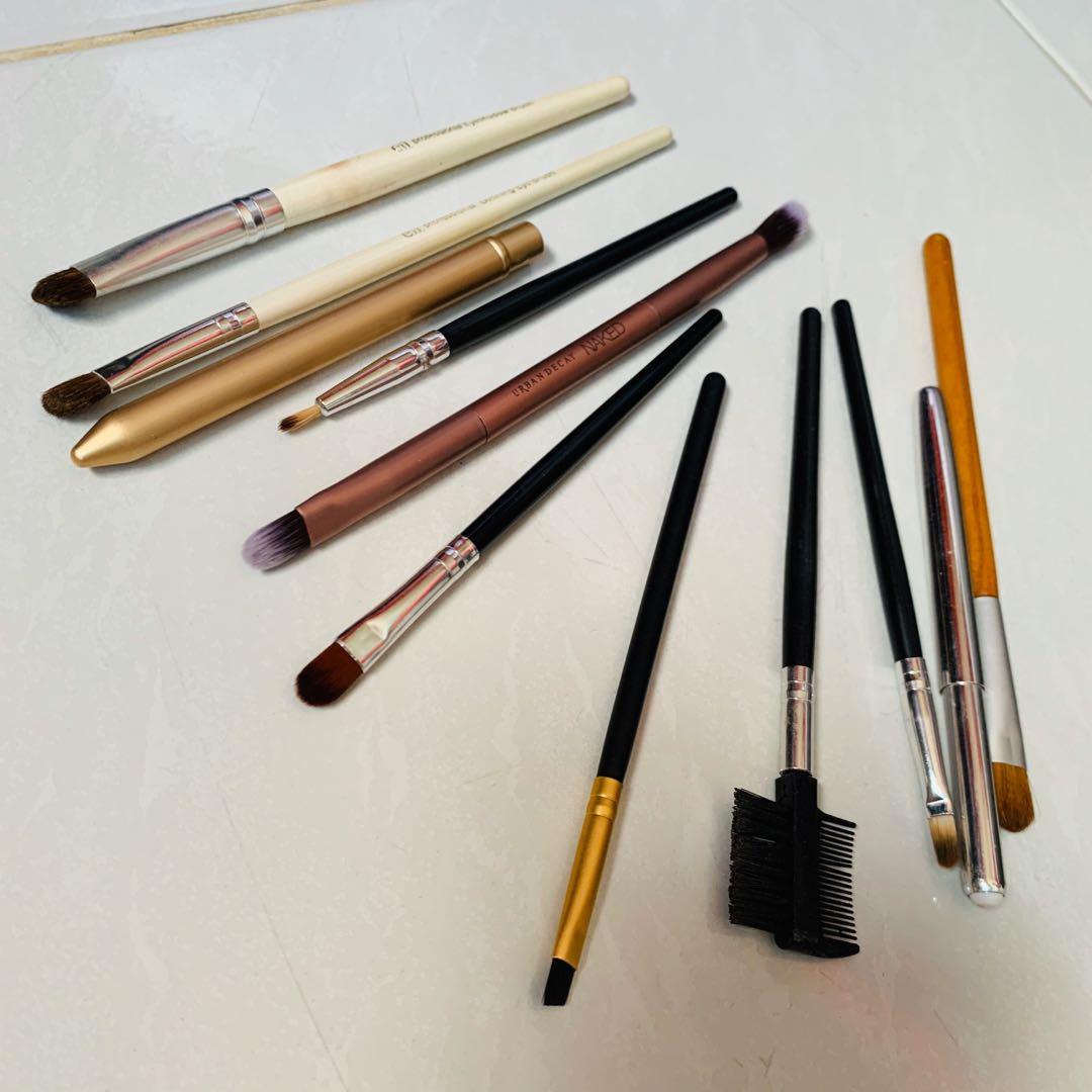 Makeup brushes (Category: Makeup) located in Singapore. Submitted by wyzyl2012 (Listing ID 271374078, Image 1). Description: New brand: elf. innisfree naked.