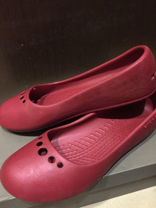 red crocs shoes