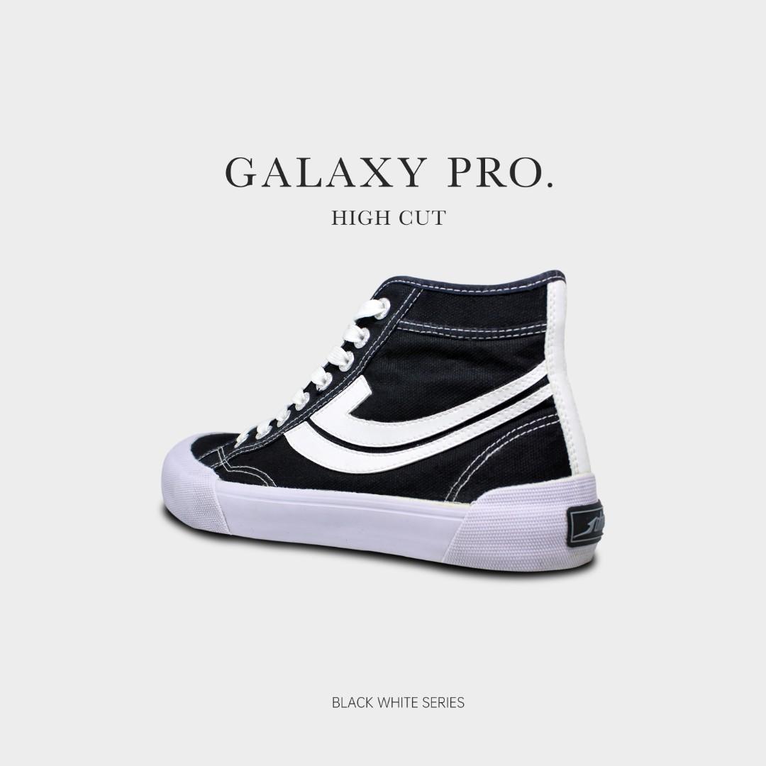 Sepatu Johnson Galaxy Pro Black White High Cut Fesyen Pria Sepatu Sneakers Di Carousell