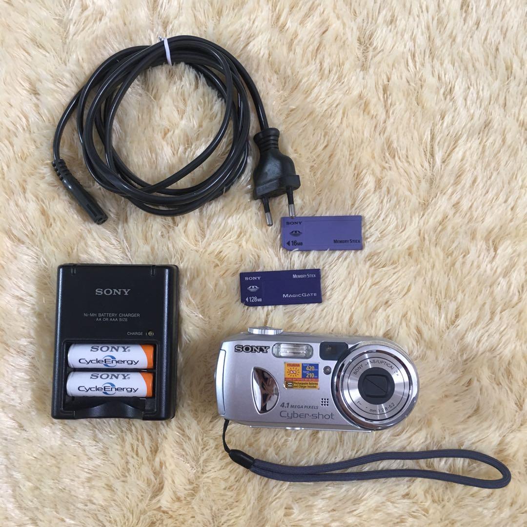 Sony MPEG Movie VX DACP73 Digital Camera 4.1 MP CyberShot (FREE 2