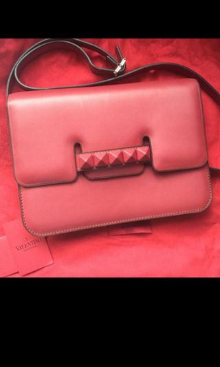 (Category: ) located in . Submitted by alwaysclearingmycloset (Listing ID 271613696, Image 1). Description: .