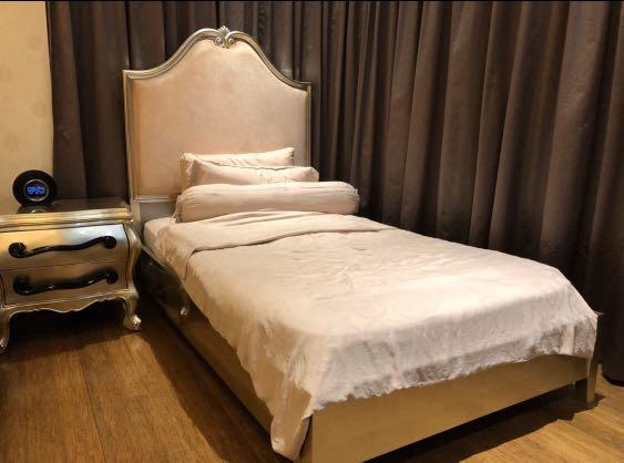 Designer Replica Modern Baroque Bed Frame With Mattress Furniture