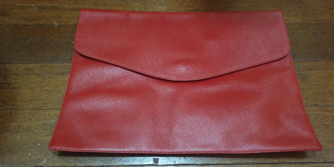Fino Leather Envelope Clutch Large (Category: Luxury Bags & Wallets) located in Manila. Submitted by amc88 (Listing ID 271524864, Image 1). Description: Store bought, never used. Large sized envelope clutch in very good condition. Stored but unused..