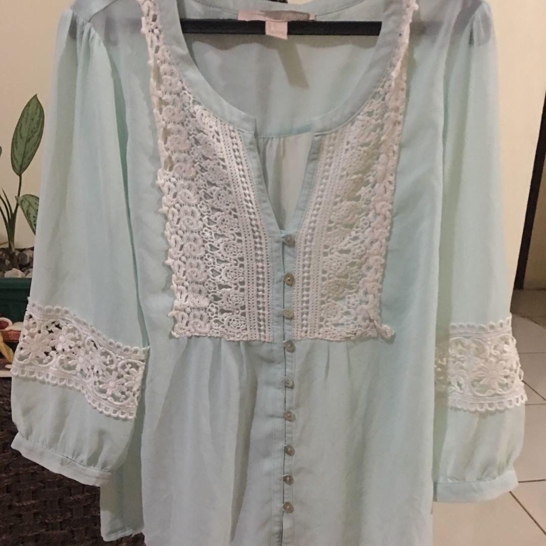 For ever 21 blouse (Category: Blouses) located in Imus. Submitted by katykit (Listing ID 271629558, Image 1). Description: .