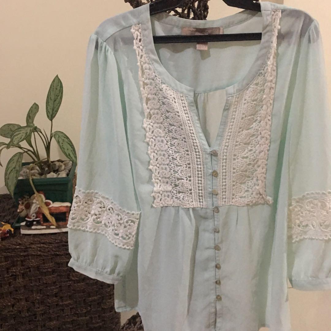 For ever 21 blouse (Category: Blouses) located in Imus. Submitted by katykit (Listing ID 271629558, Image 3). Description: .