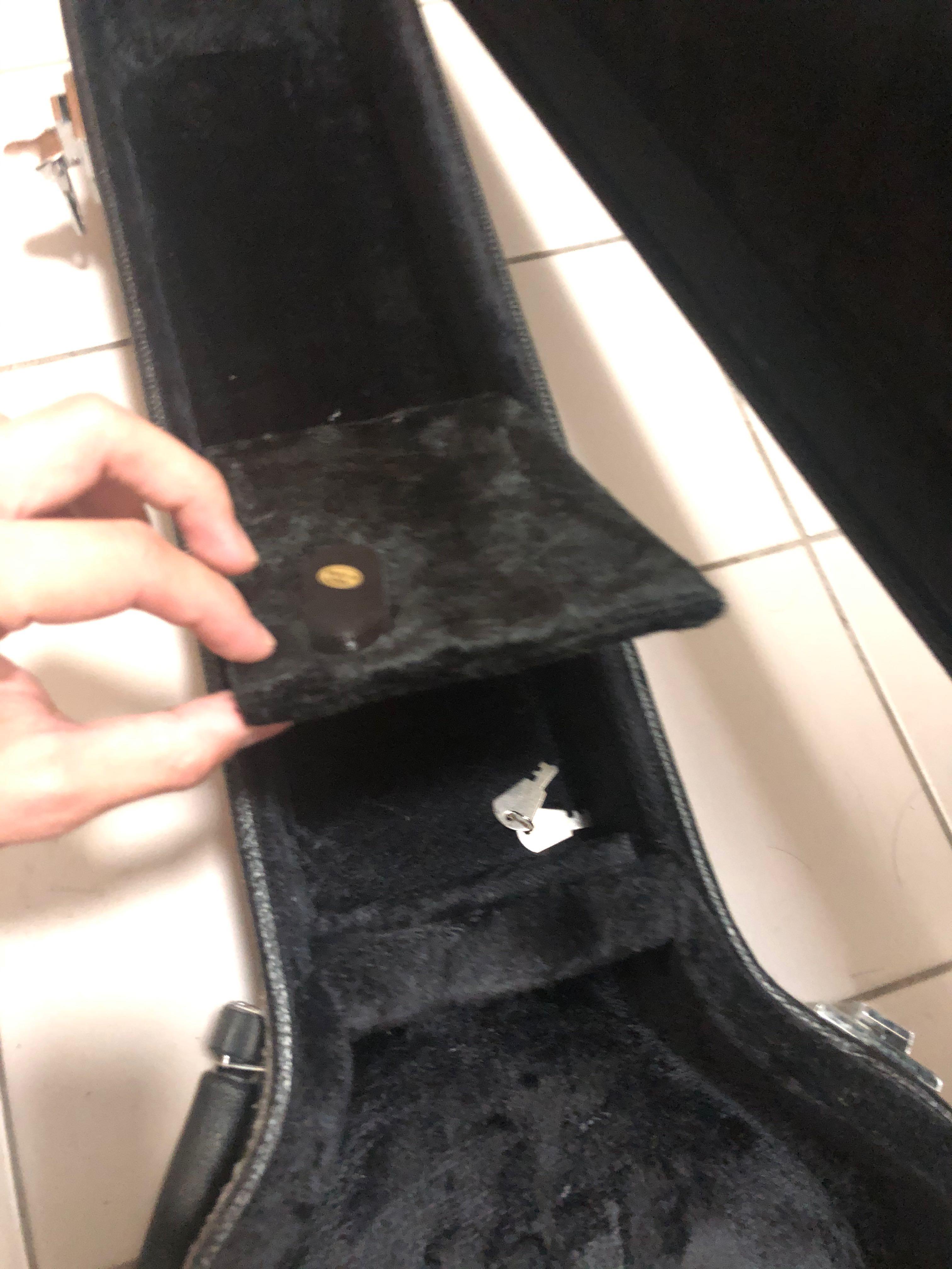 Hard case for Gibson Les Paul, Hobbies & Toys, Music & Media, Music