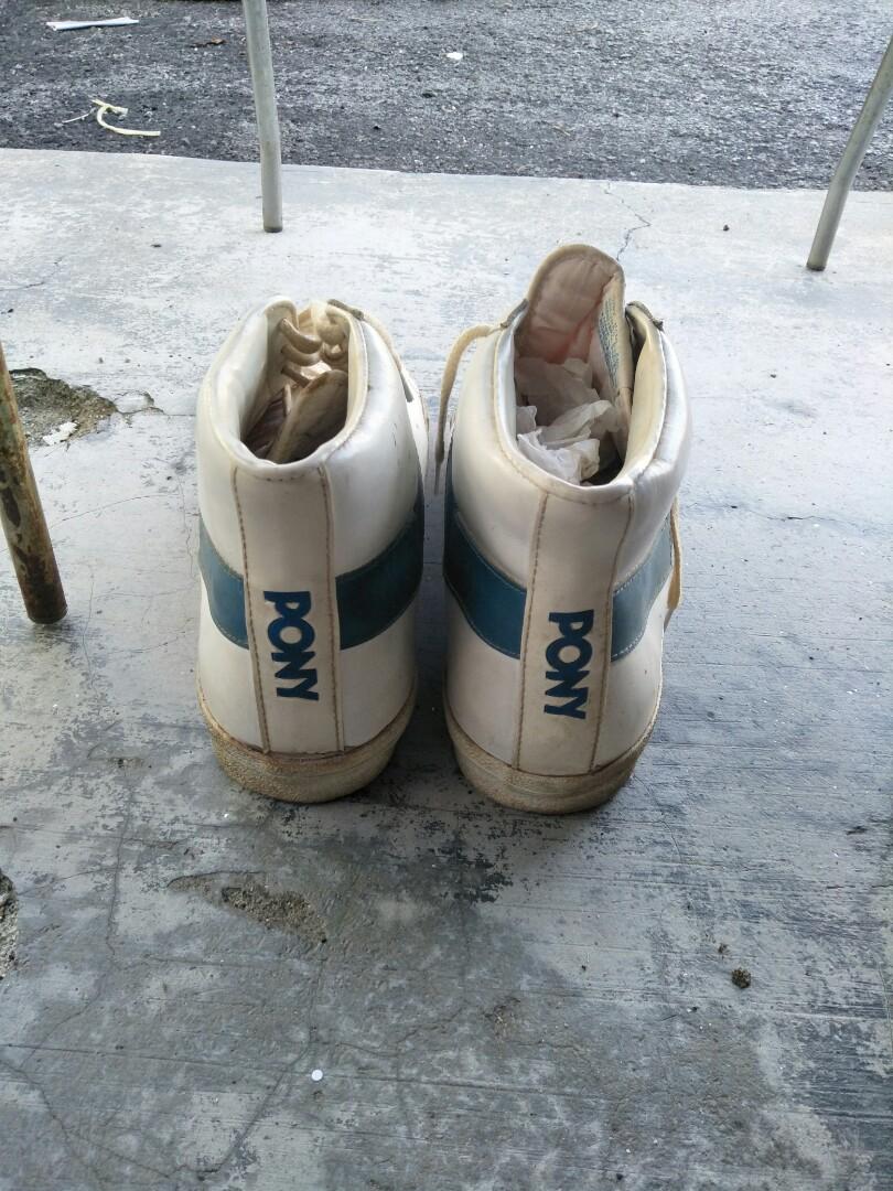 Retro shop pony shoes