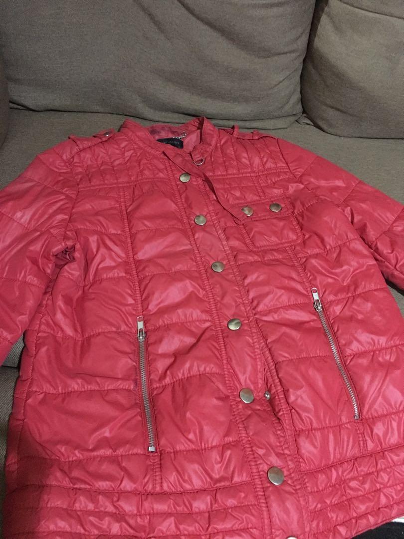 Red bubble jacket (Category: Coats, Jackets and Outerwear) located in Imus. Submitted by katykit (Listing ID 265943802, Image 2). Description: .
