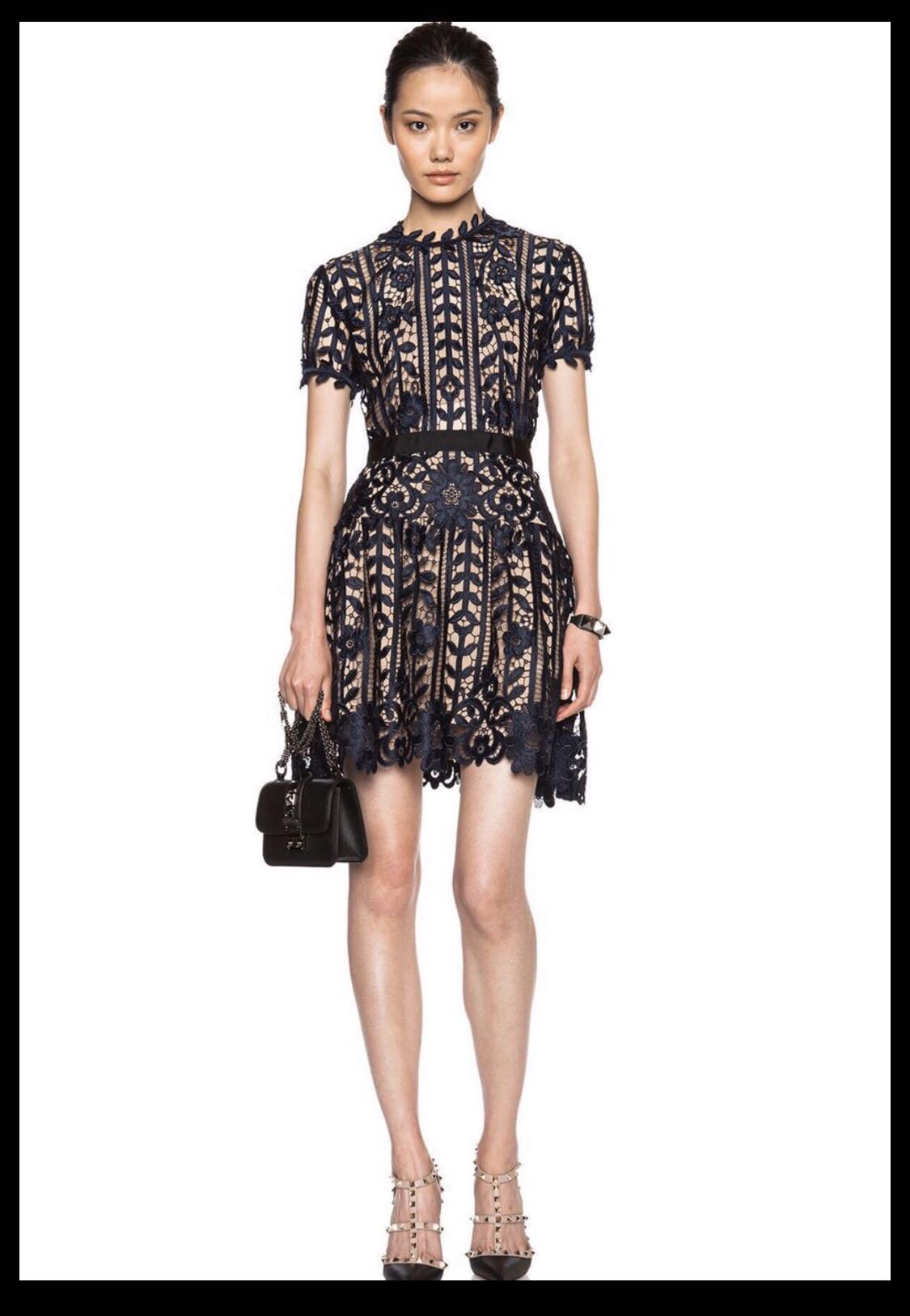 dresses like self portrait