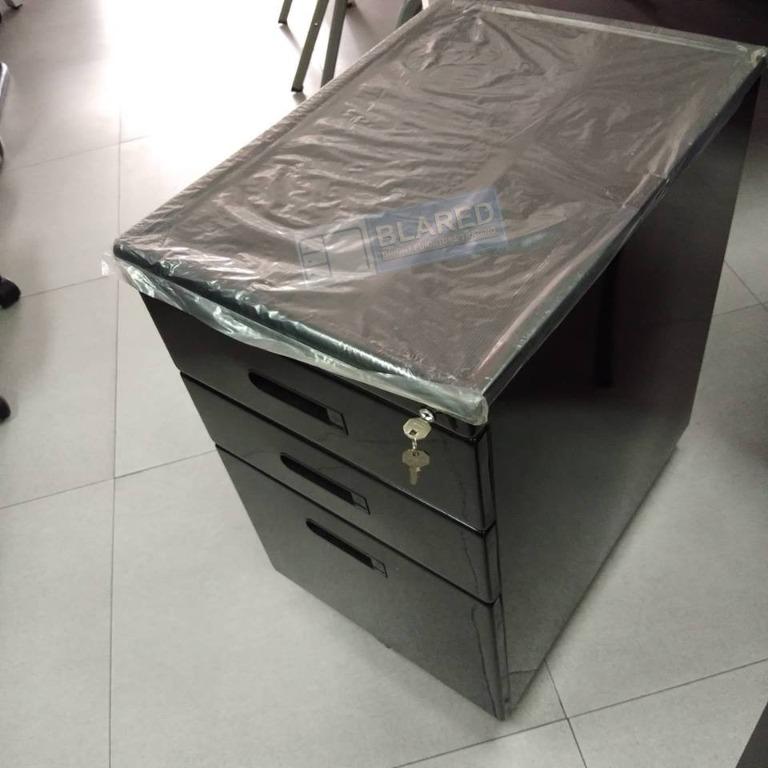 workstation. cubicles. metal rack. chairs. tables. office furniture (x ...