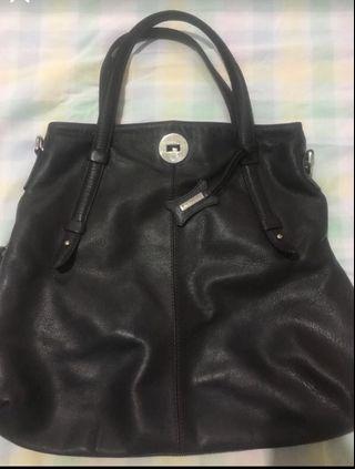 REPRiCED!! Fino expandable leather bag