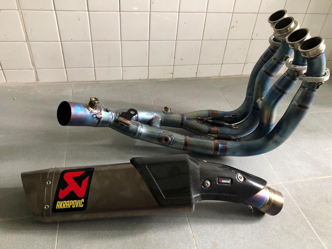 R1 akrapovic full store system