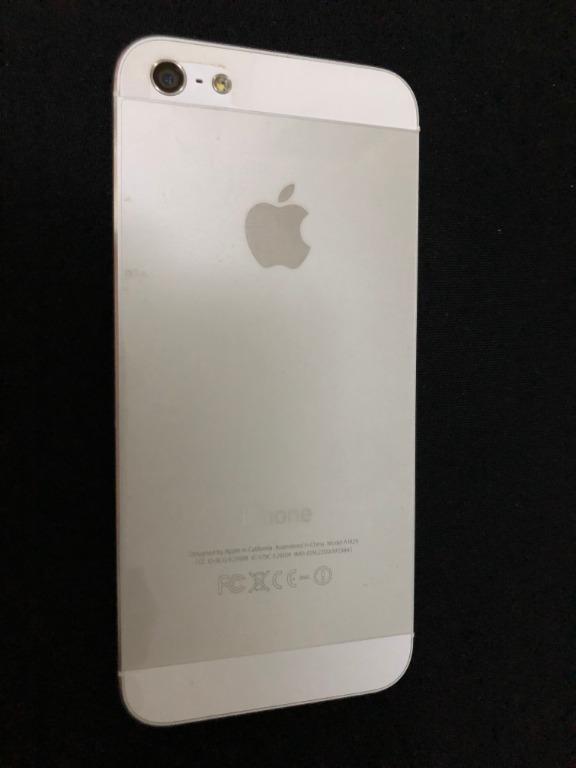 CHEAP iPhone 5 good condition (Category: Others) located in Manila. Submitted by dominic000 (Listing ID 271640727, Image 2). Description: Selling slight used original iPhone 5 white/silver with box. I am giving away the caseology Casing and it has screen protector for FREE also. 16GB storage and in very good condition. No damage. What's included: 1. Very good condition iPhone 5 2. With Box and quick guide 3. FREEBIE: Caseology Cool design casing 