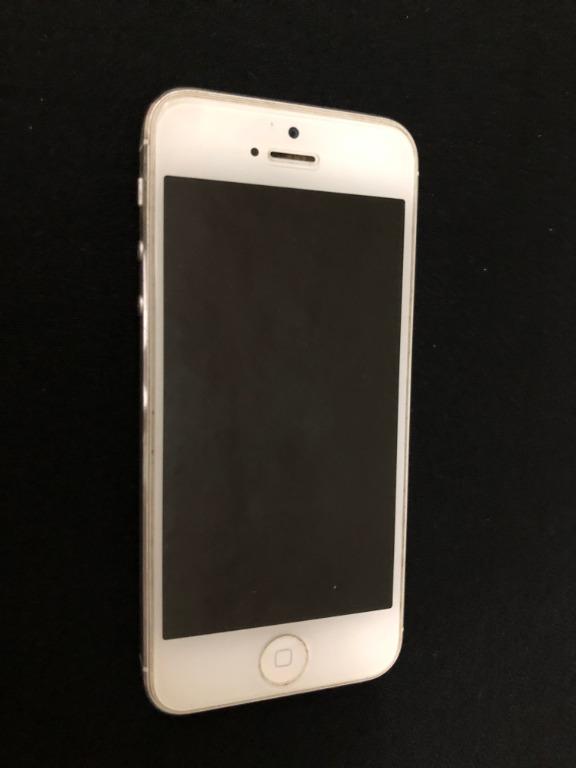 CHEAP iPhone 5 good condition (Category: Others) located in Manila. Submitted by dominic000 (Listing ID 271640727, Image 3). Description: Selling slight used original iPhone 5 white/silver with box. I am giving away the caseology Casing and it has screen protector for FREE also. 16GB storage and in very good condition. No damage. What's included: 1. Very good condition iPhone 5 2. With Box and quick guide 3. FREEBIE: Caseology Cool design casing 