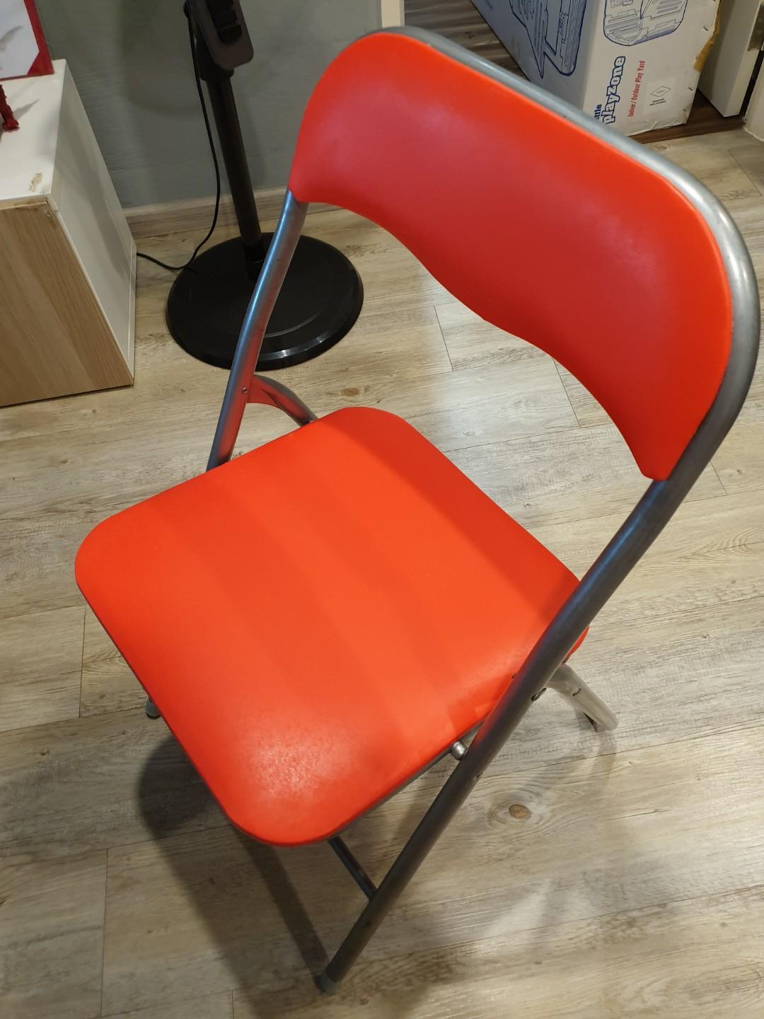 Courts foldable outlet chair