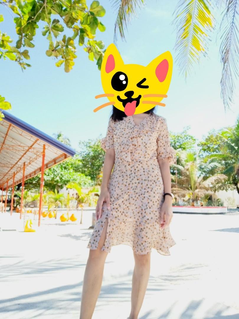 Floral Wrap Dress (Category: Dresses) located in Makati City. Submitted by dcco.llection (Listing ID 271808462, Image 2). Description: 📍Meet up: - Pembo Palengke/nearby areas - Market Market/SM Aura BGC 📍Shipping: - 65sf Metro Manila via Zoom - 105sf Provincial via J&T 📍Mode of Payment: - BPI *QR code available - Palawan Express - Cebuana Lhuillier.