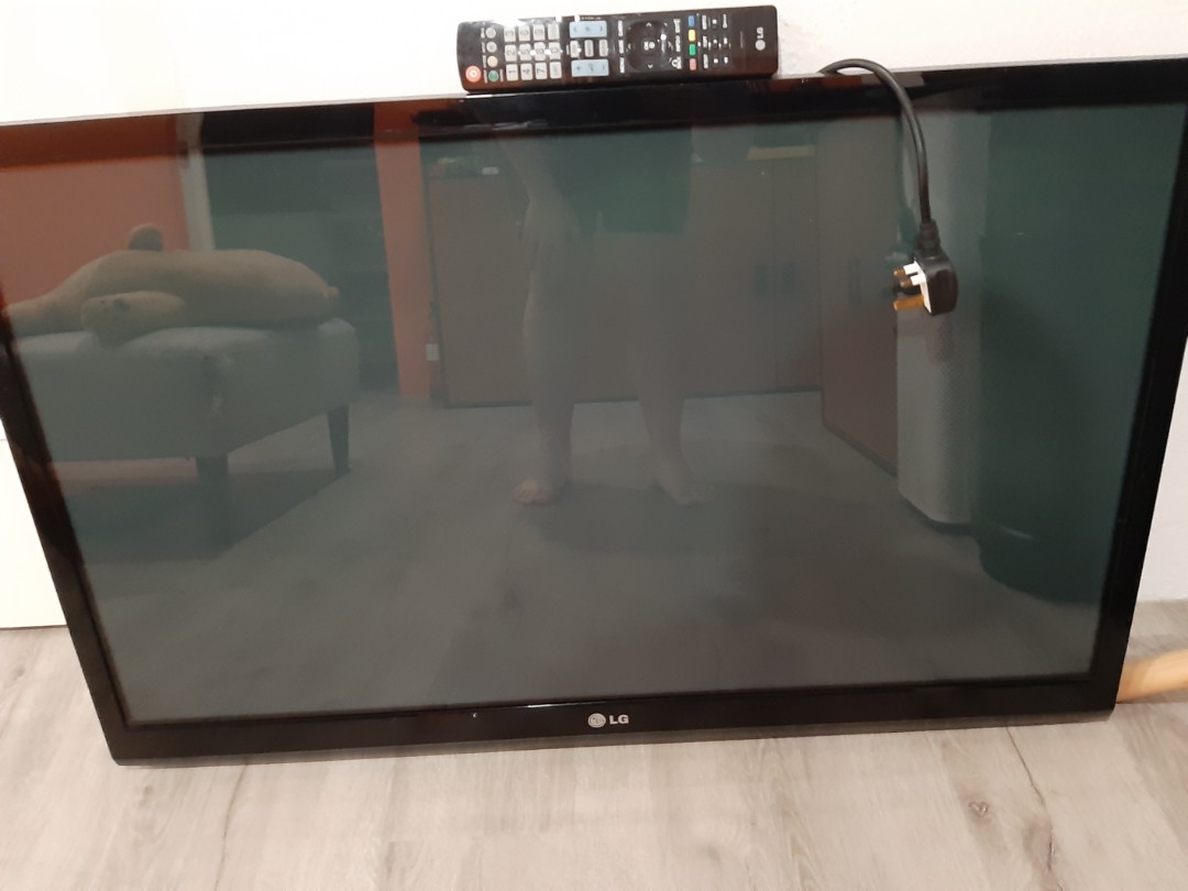 LG TV 42", TV & Home Appliances, TV & Entertainment, TV on Carousell