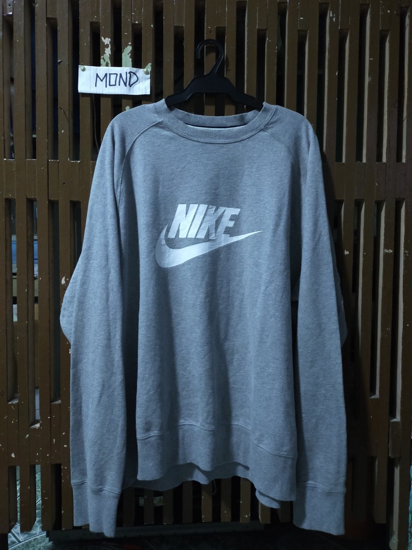 NIKE RED TAG, Men's Fashion, Activewear on Carousell