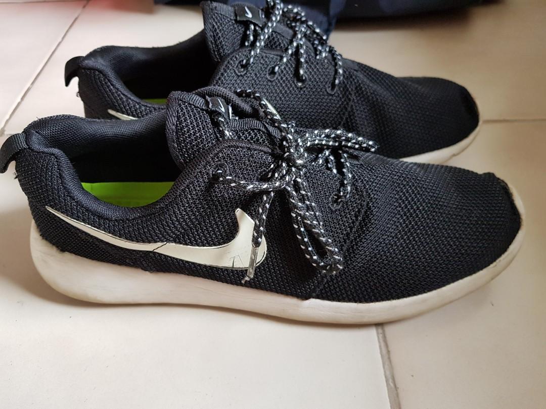Sepatu nike best sale roshe run original