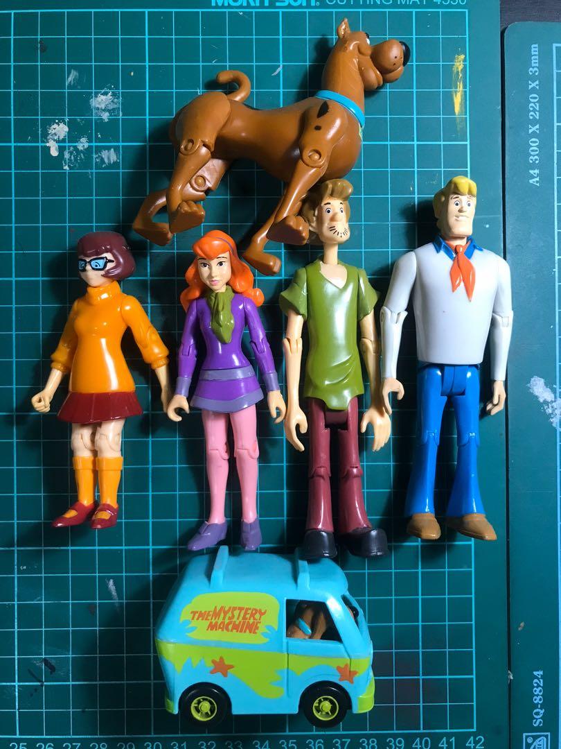 Mezco's ScoobyDoo Mystery Inc Deluxe Haunted Mansion Boxed Set