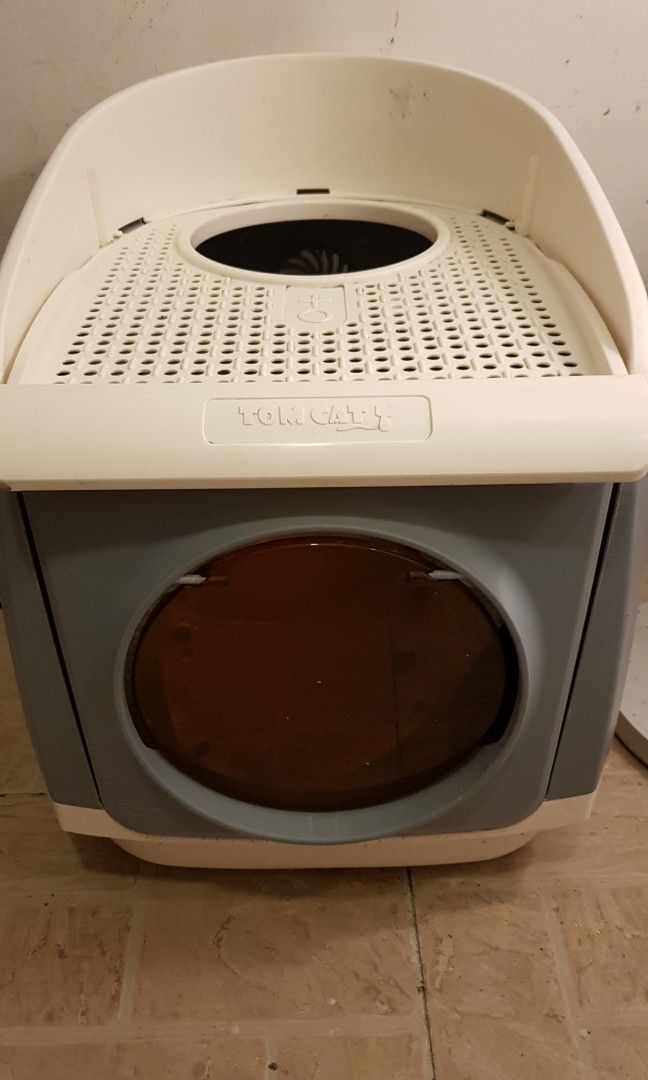 tom cat litter box