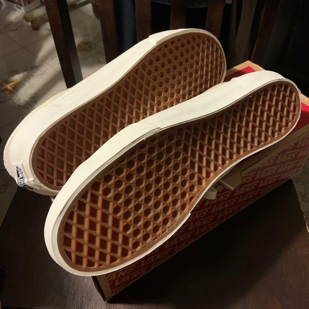 navy blue vans with red stripe