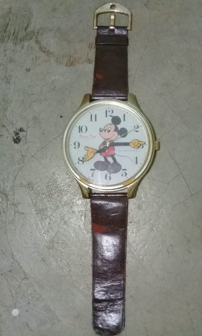 Vintage Disney Quartz Mickey Mouse Wrist watch Style Wall Clock