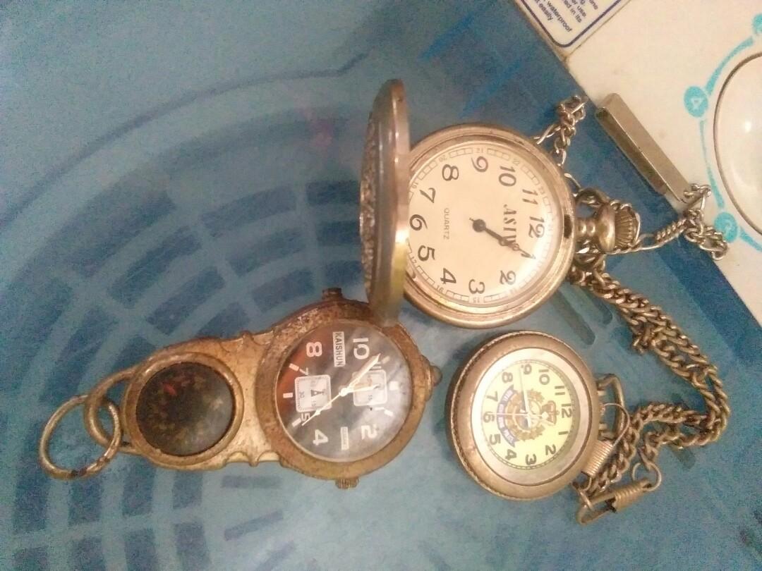 Vintage pocket watches (Category: Men's Watches) located in Las Pinas. Submitted by mommys_koleksyon011 (Listing ID 271694168, Image 2). Description: 3 vintage watches... Not working lahat as is ko lng po binebenta... Check picts. Tnx.