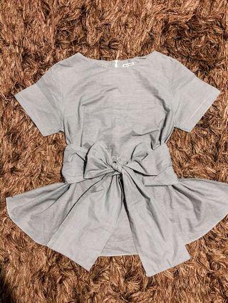 Kemeja Stripped dengan Pita