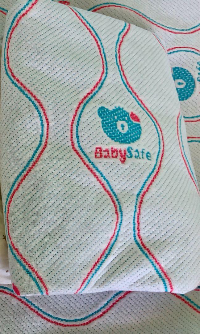 babysafe waterproof mattress protector