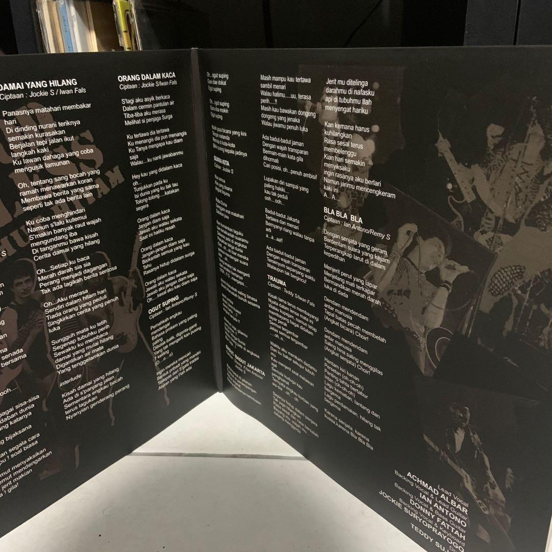 God Bless Semut Hitam Lp Music Media Cds Dvds Other Media On Carousell Album ketiga dari grup musik god bless yang dirilis pada tahun 1988. carousell