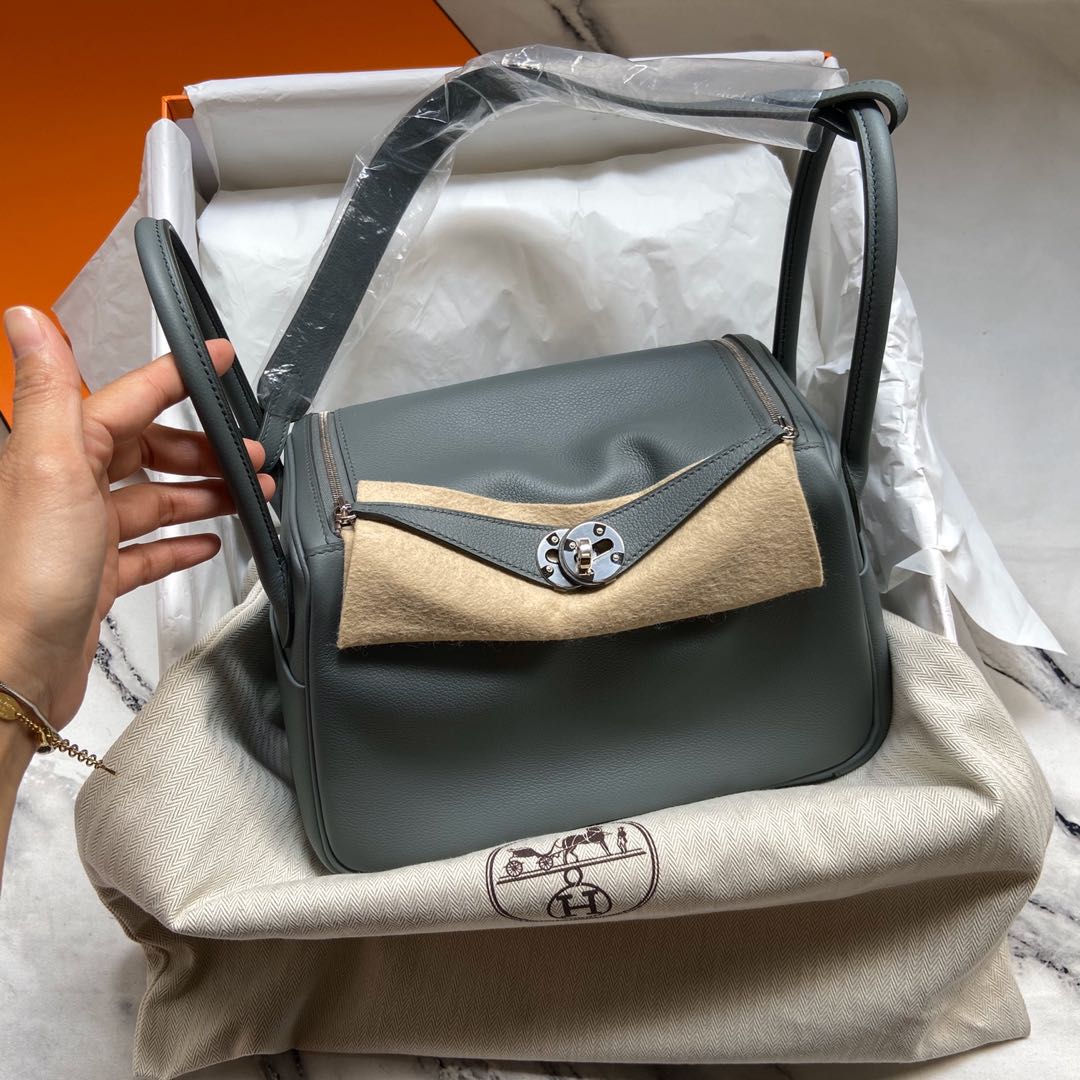 Hermes Lindy 26 vert amande ! 63 杏仁綠SALE, 名牌, 手袋及銀包- Carousell