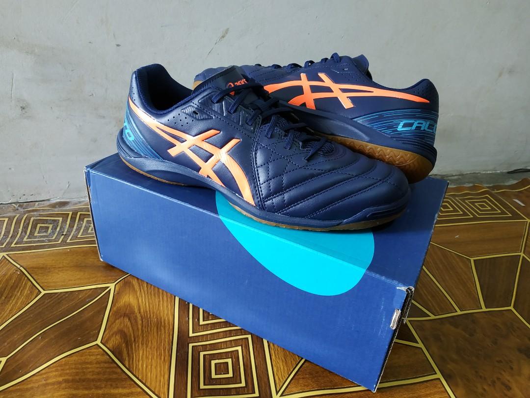 Kasut top futsal asics