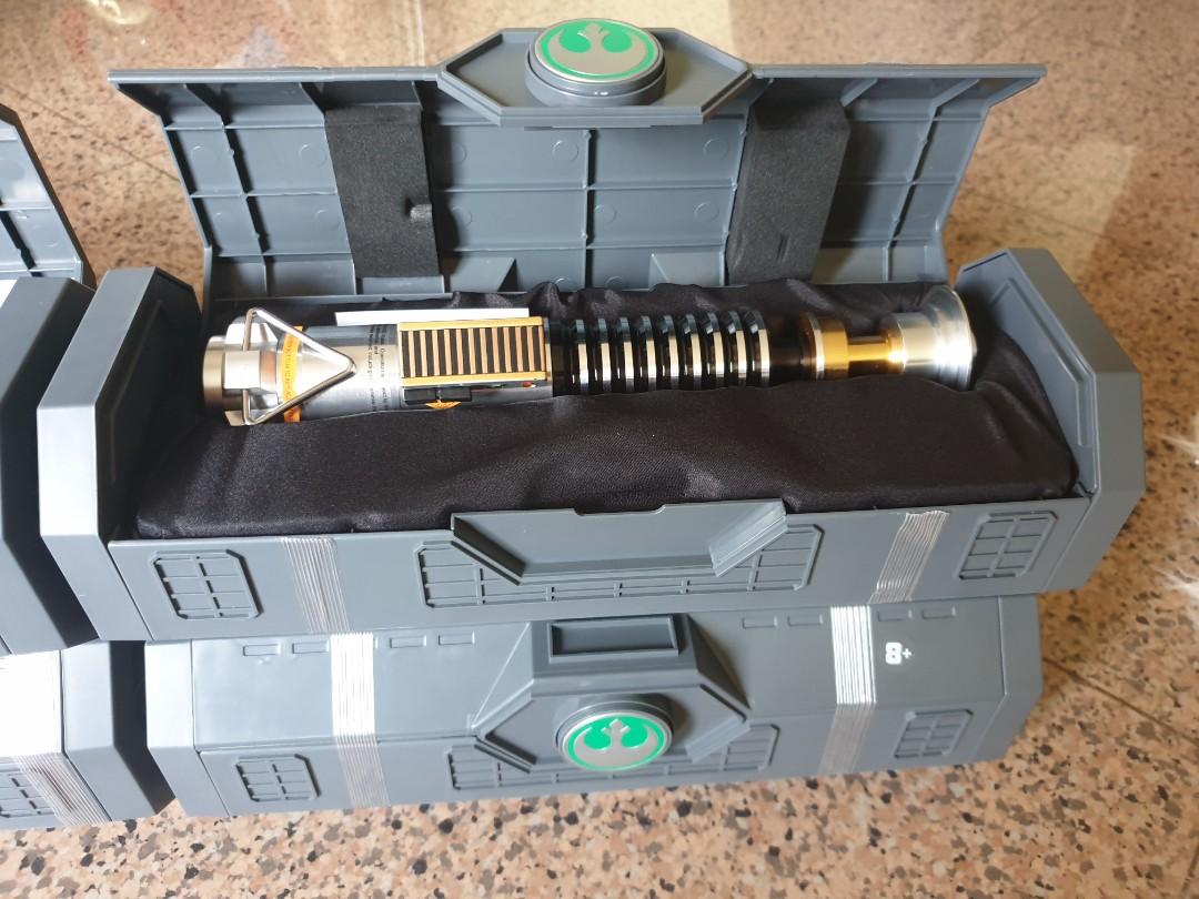 luke skywalker galaxy's edge lightsaber