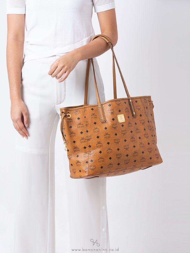 Mcm classic bag shop