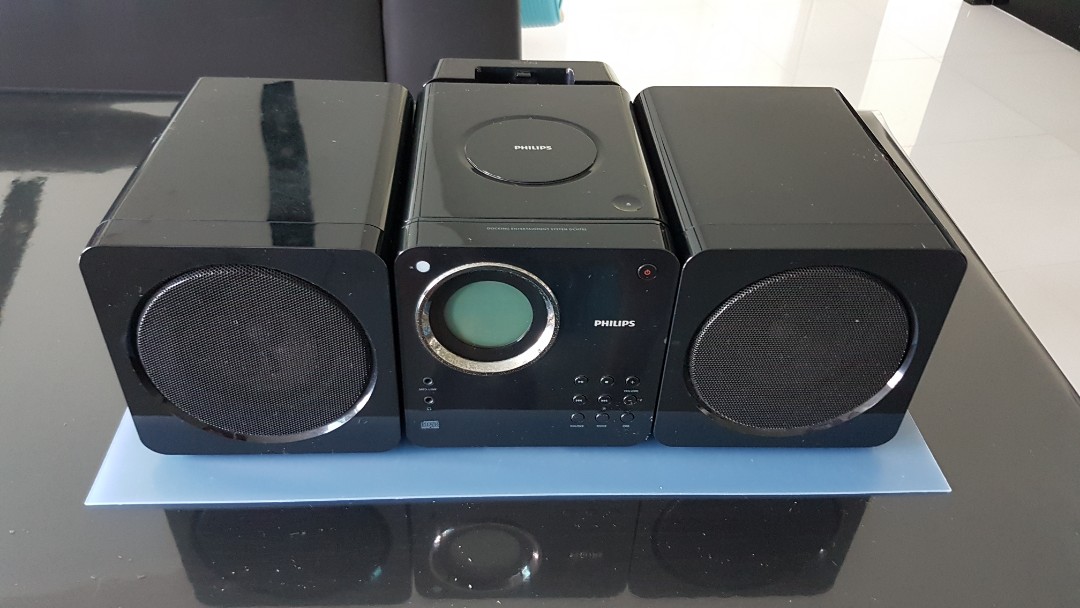 Philips radio/cd/iPod docking system, Audio, Portable Music Players on
