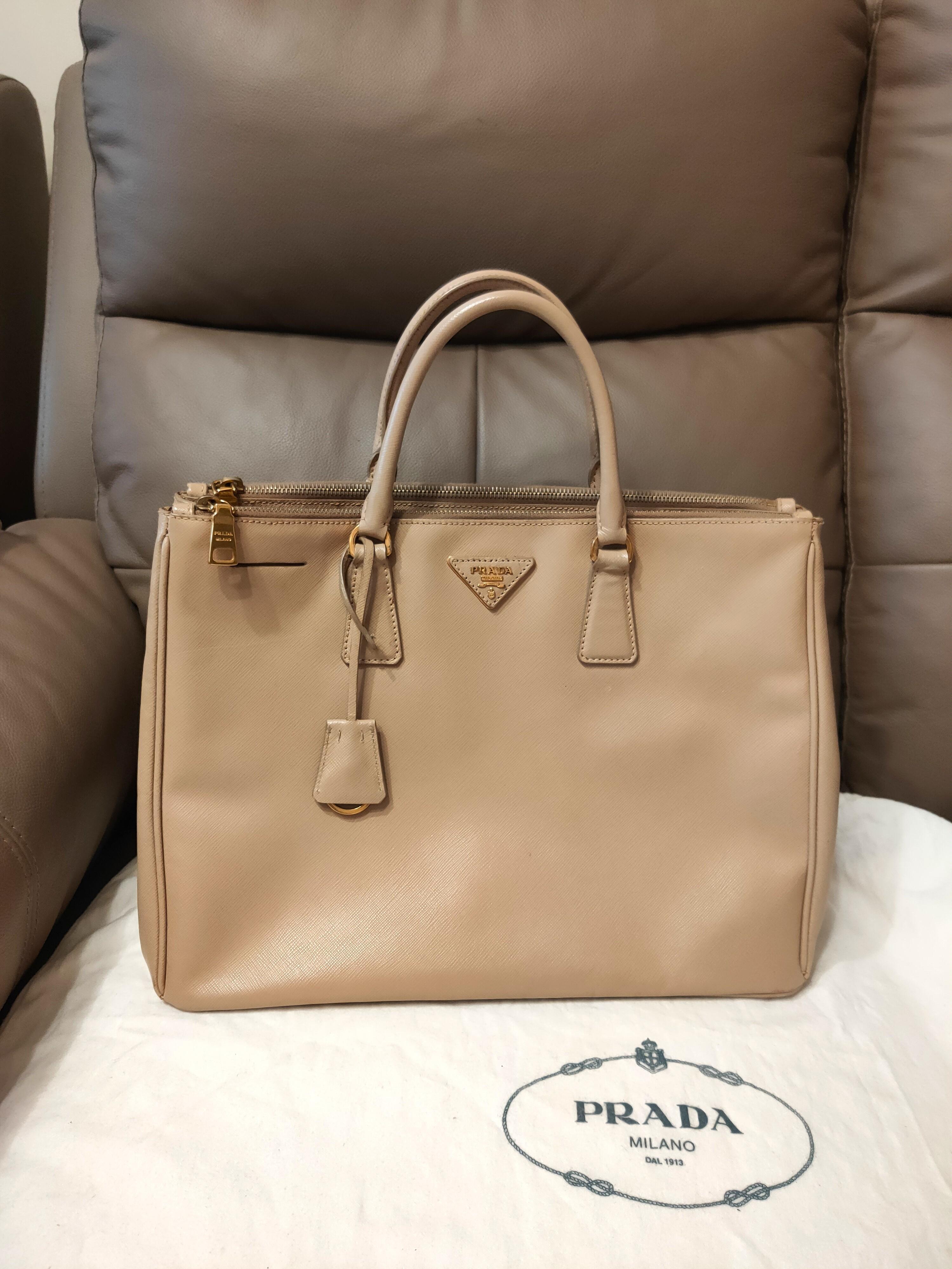 Prada Saffiano Lux Galleria Shopping Bag 25cm (gold colour), Luxury, Bags &  Wallets on Carousell