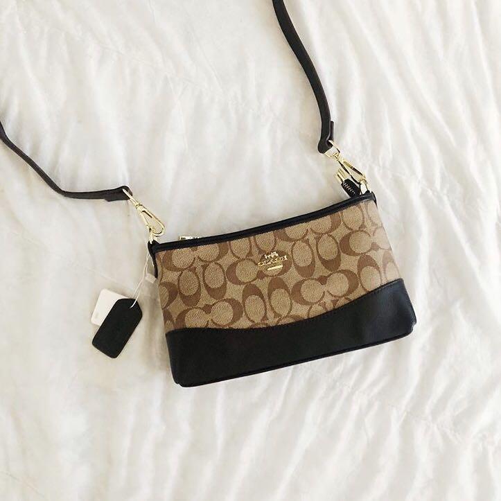 Coach sling bag in Apricot black 