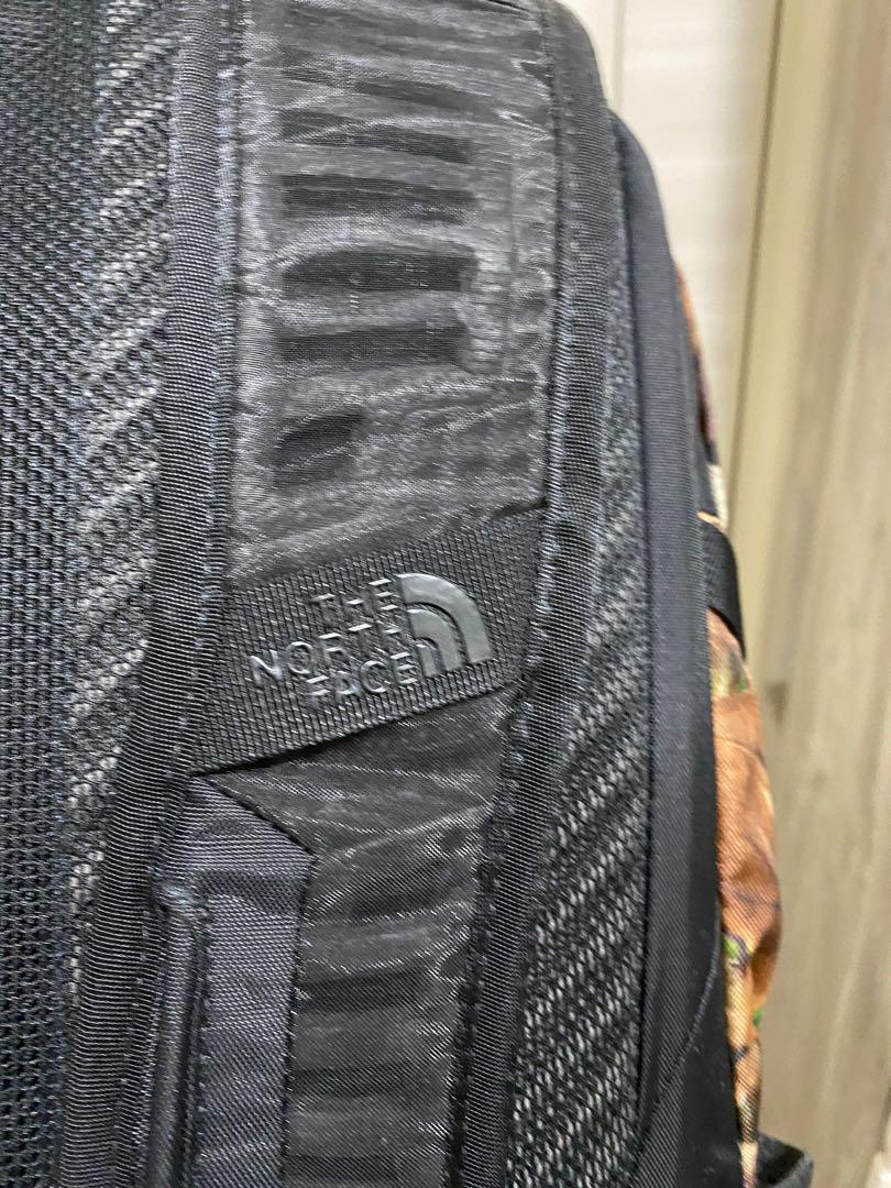 Supreme The North Face Pocono Backpack Leaves, 名牌, 手袋及銀包 Supreme The North Face Pocono Backpack Leaves, 名牌, 手袋及銀包
