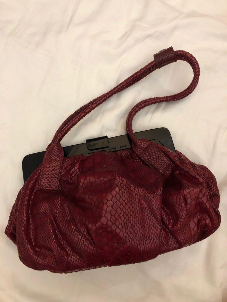 Red snakeskin clutch bag outlet