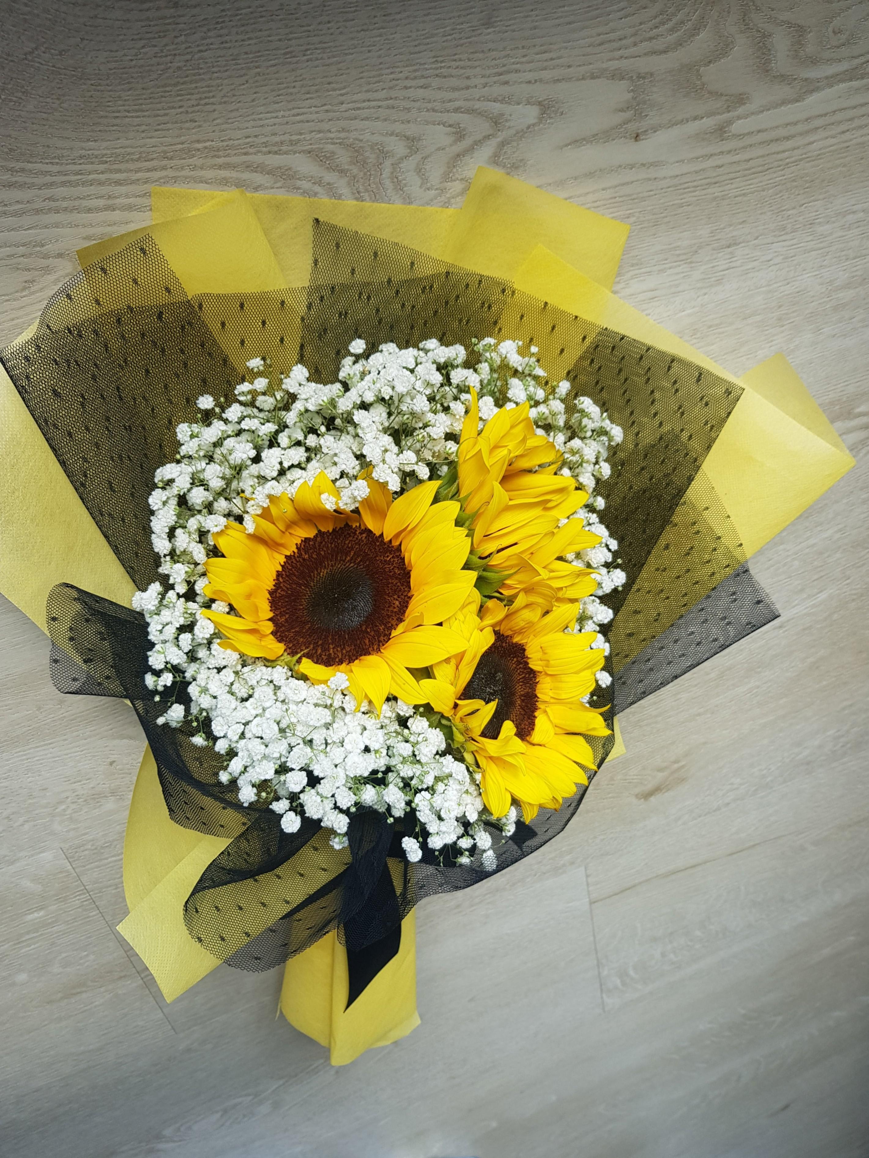 Sunflower Bouquet Fresh Flower Bouquet Valentine S Day Cheap Bouquet Birthday Flowers Graduation Gardening Flowers Bouquets On Carousell
