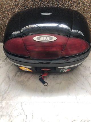 Givi Box 36l with 3 sets of keys price negotiable