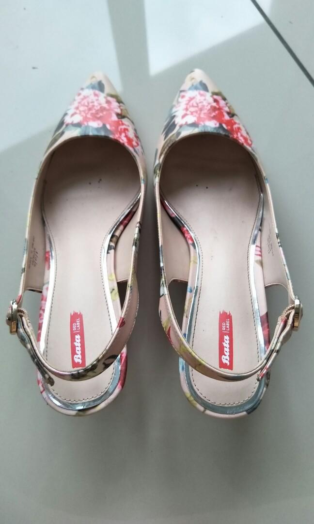 Bata Heels Size 10 Wide Feet Kaki Lebar Women S Fashion Shoes On Carousell