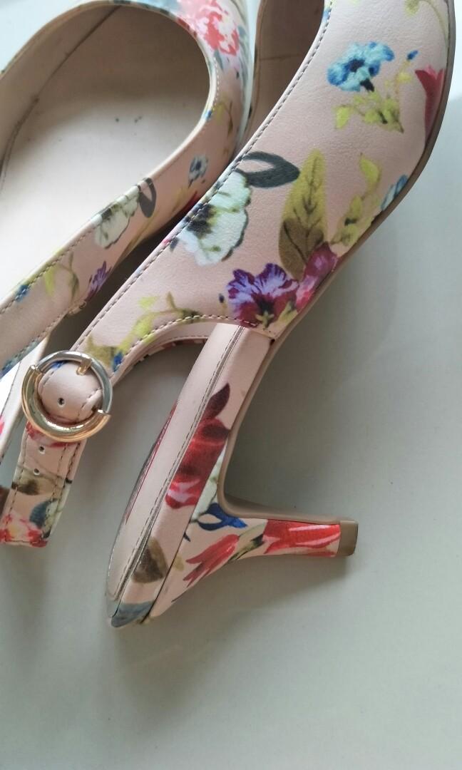 Size 10 wide heels 2025