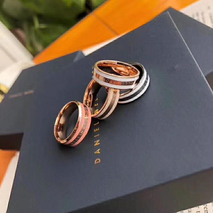 Dw ring （分類：手鍊）位於 Hong Kong。 由 foreverfasion 提交（商品編號 271997390，圖片 1）。簡介： 。
