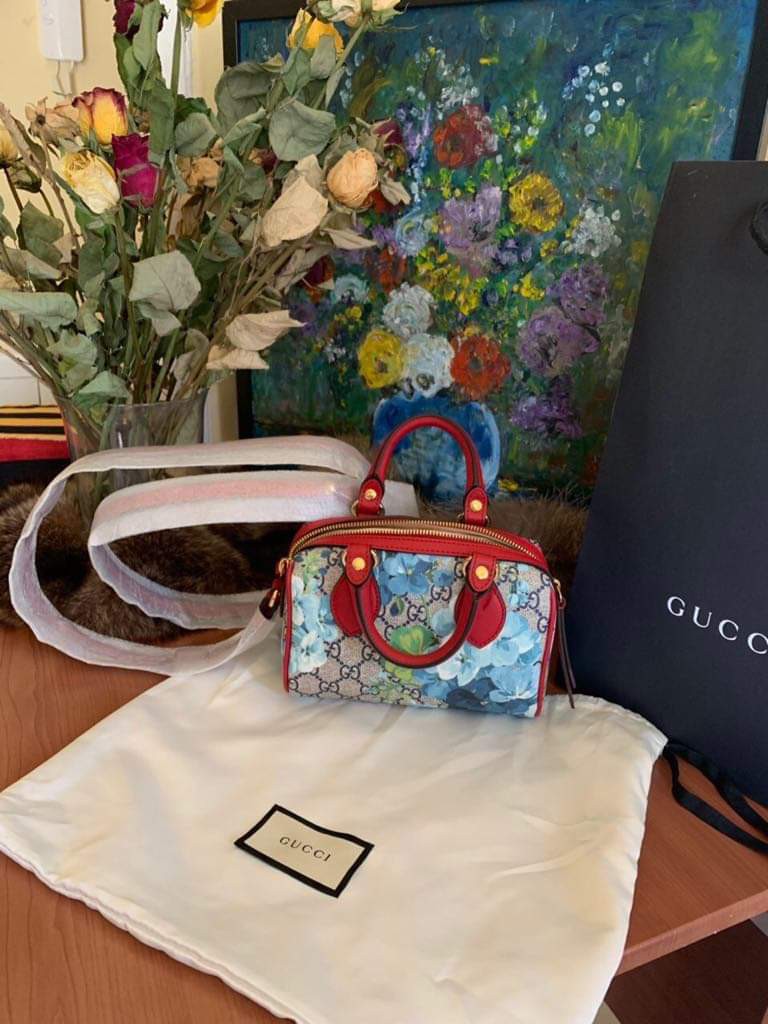 Gucci bloom sling bag