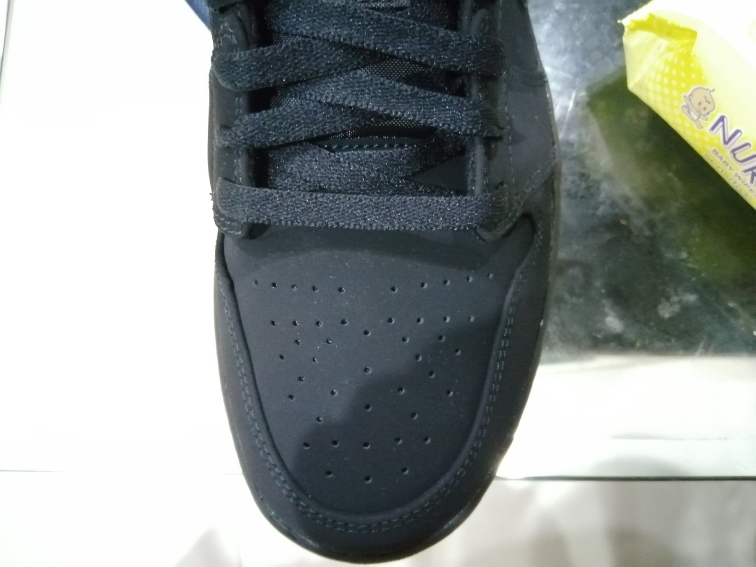 j1 low all black