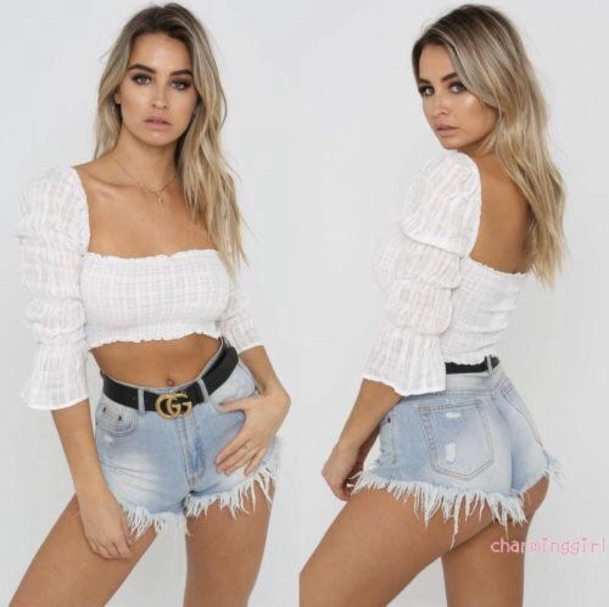 Puff sleeve crop top (Category: Longsleeves) located in Las Pinas. Submitted by _audi (Listing ID 271994527, Image 2). Description: Bought this at baddiemnl for 350 The top is exactly the same as in the photo What u see is what u get RFS: TOO SMALL FOR ME.