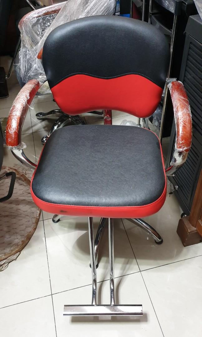 SALON CHAIR (Category: Chairs) located in Quezon City. Submitted by salon_suppliess (Listing ID 272069835, Image 1). Description: SALON CHAIR FOR SALE ✔ BRAND NEW ✔ DISCOUNT FOR 3 OR MORE❤ ✔ HYDRAULIC.