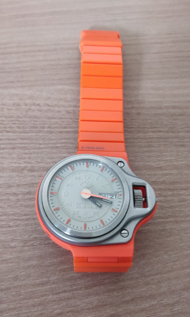 Seiko Cabane De Zucca Dashboard AWAQ007 extremely rare, Mobile Phones &  Gadgets, Wearables & Smart Watches on Carousell